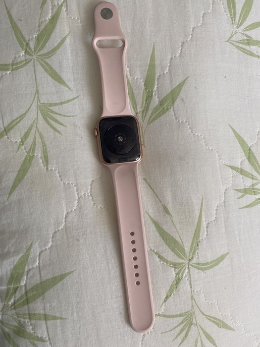 Смарт-часы Apple Watch SE 44mm, розовый