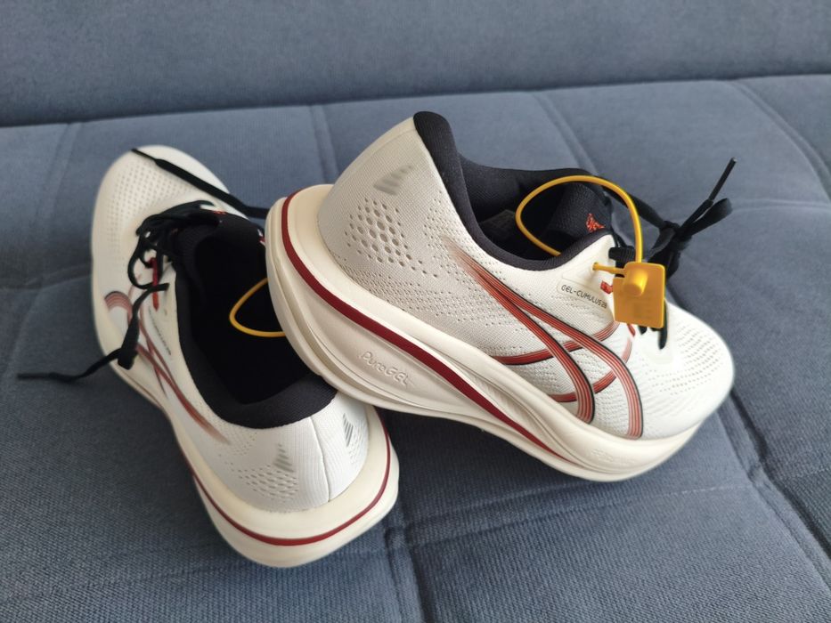 Продаю кроссовки ASICS Cumulus 28