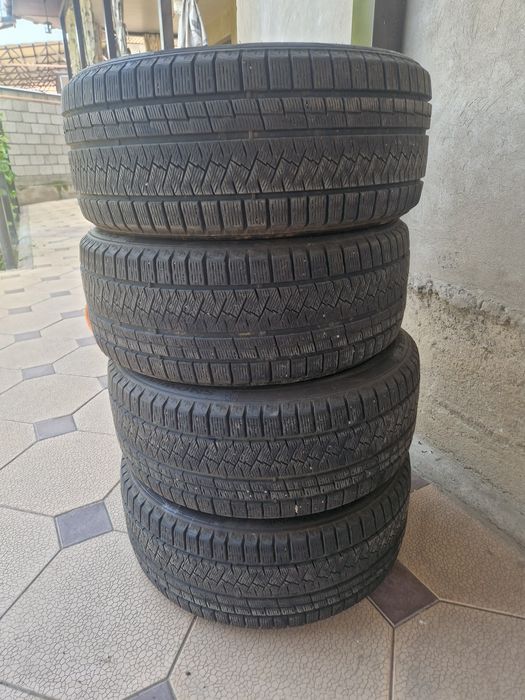 Продаётся шины зимние.