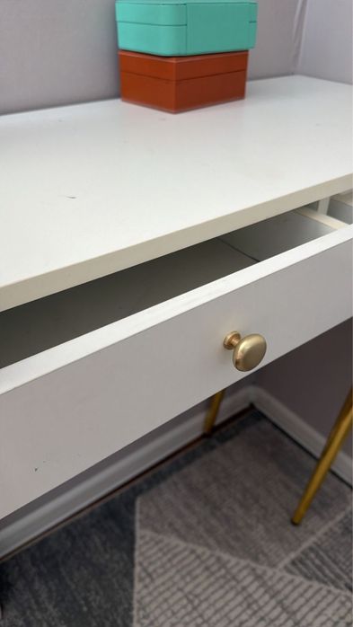 Туалетный столик новый