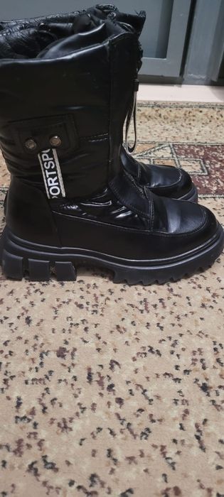 Продам зимние сапоги 35 р-р 3000 т