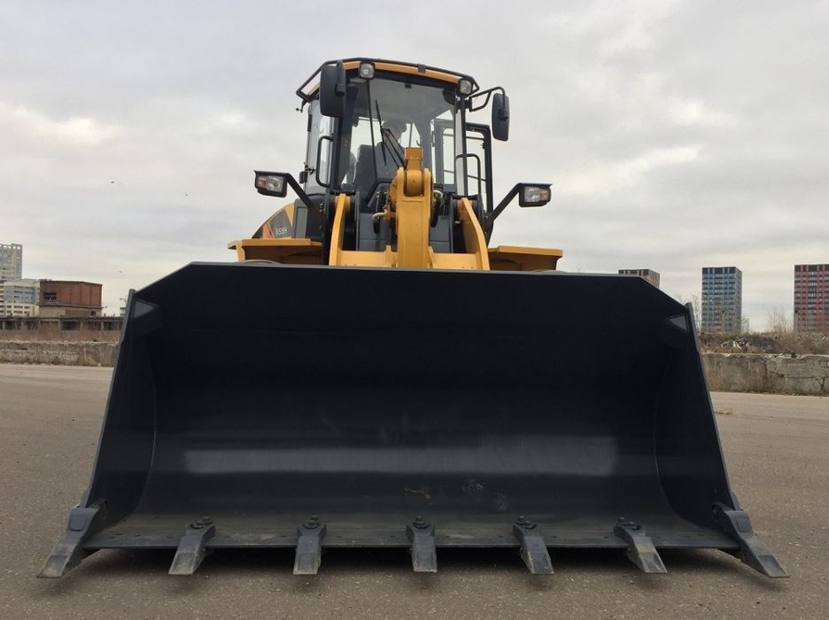 Аренда Погрузчик фронтальный 3 куба. 2 куба.