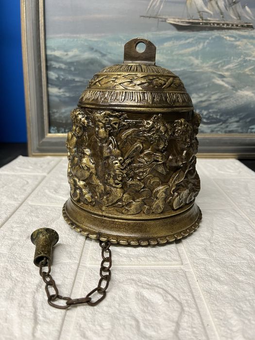 Стара,бронзова,църковна камбана