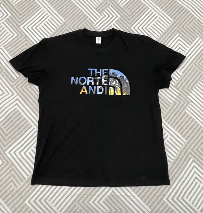 Футболки новые.