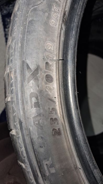 Продам зимние шины 235/40R19