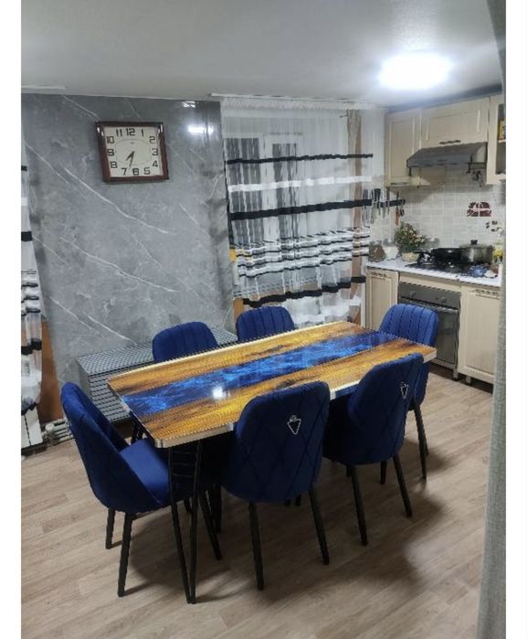 Стол 150/85 стулья 6 штук.