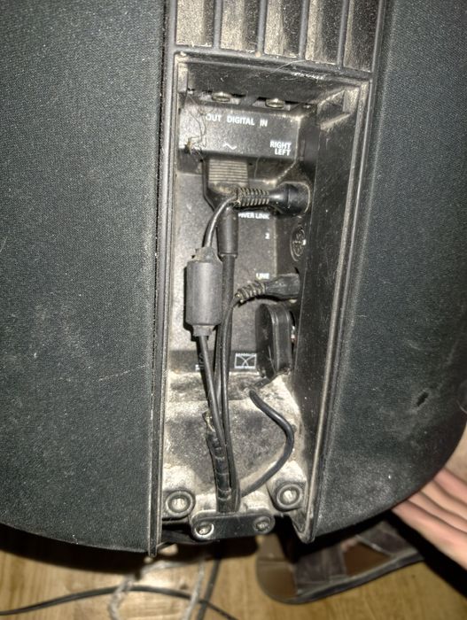 колонка 2 шт очень мощная.