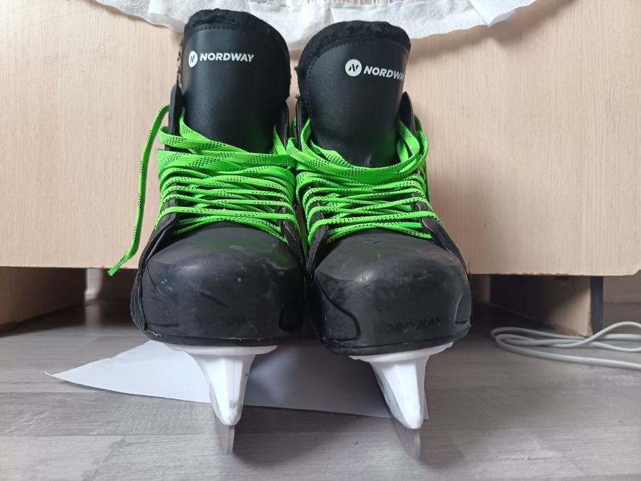 Продам коньки 41 размер