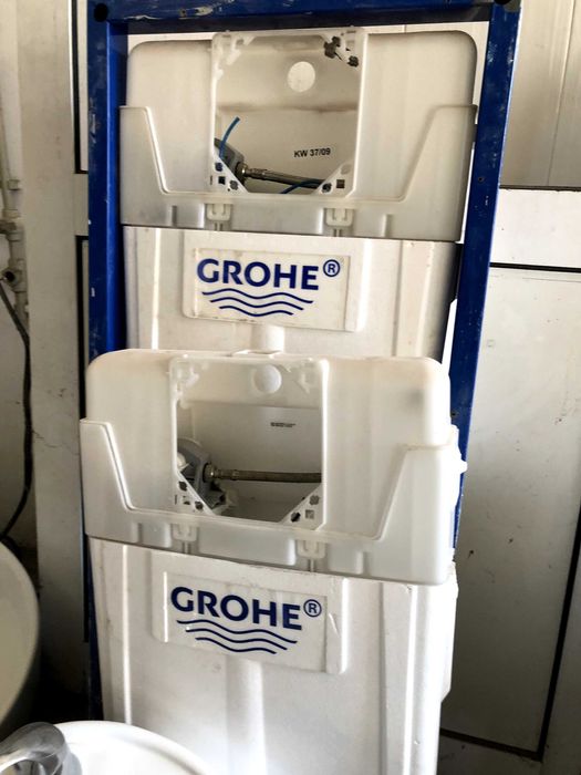 Продавам структура за вграждане GROHE + стенна тоалетна чиния.