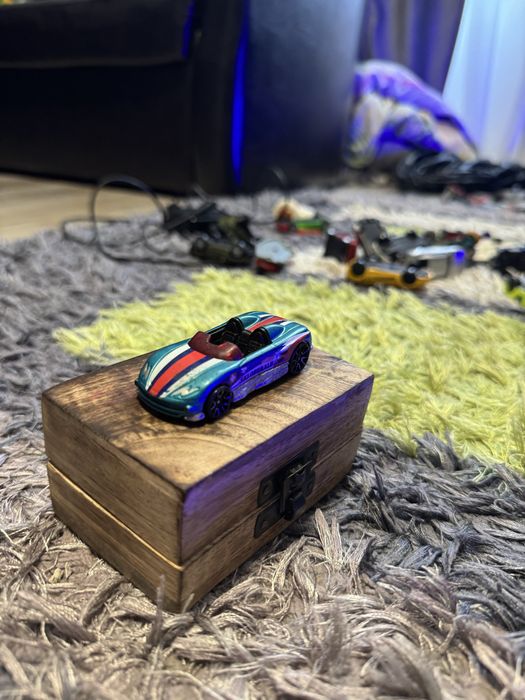 Vand 85 machete Hot Wheels