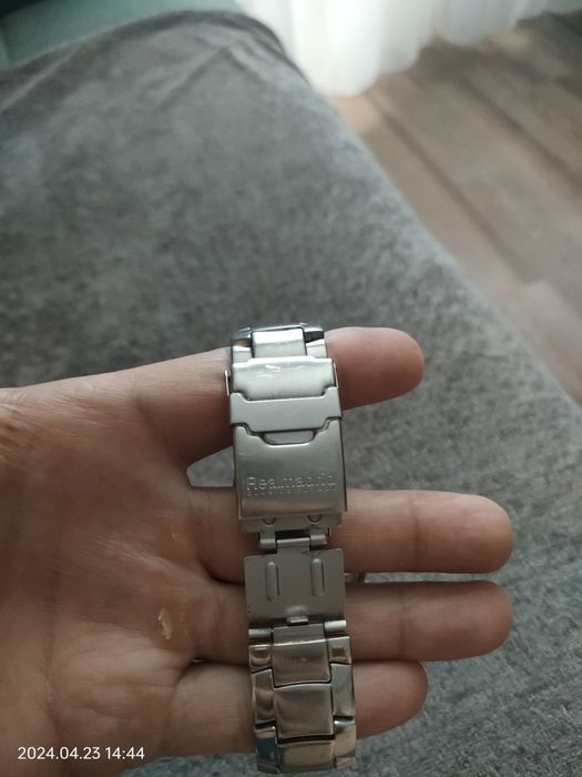 Продам фирменные ручные часы.