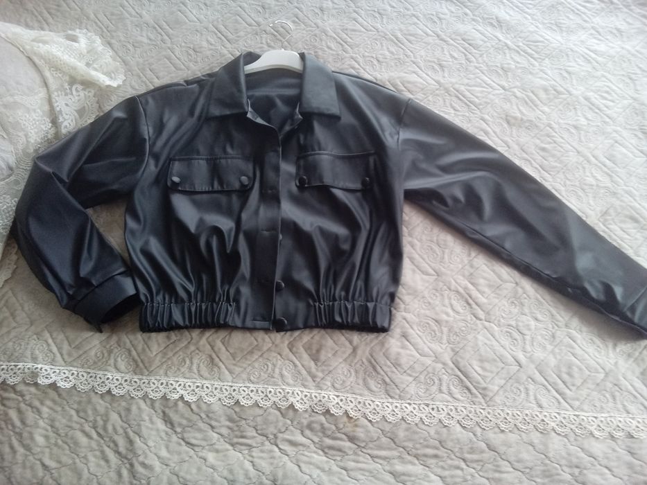 Продам костюм кожанный и платье