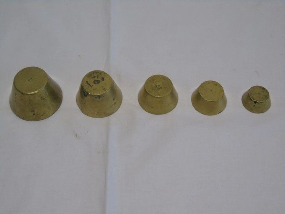 Set antic de greutăți din alamă sau ocaua lui Cuza