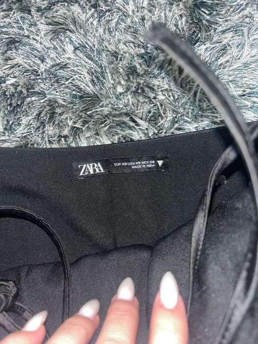 Топ на Зара чисто нов