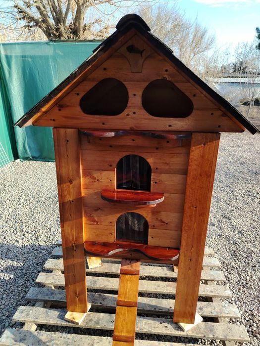 Двухэтажный дом с мансардой.