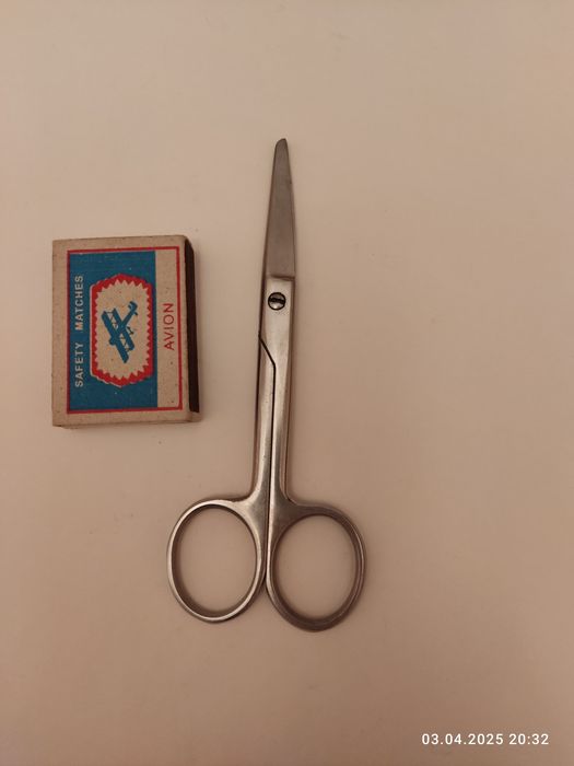 Ножницы и ключ для серванта