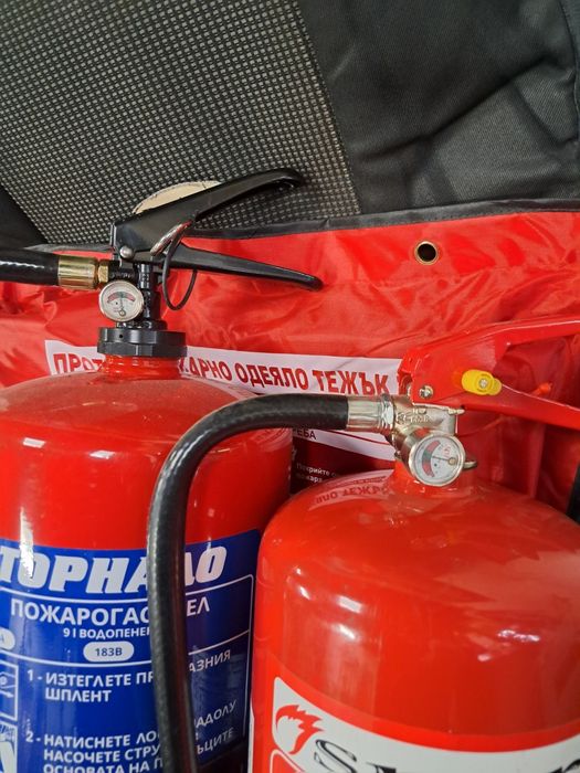 Нов пожарогасител и одеяло