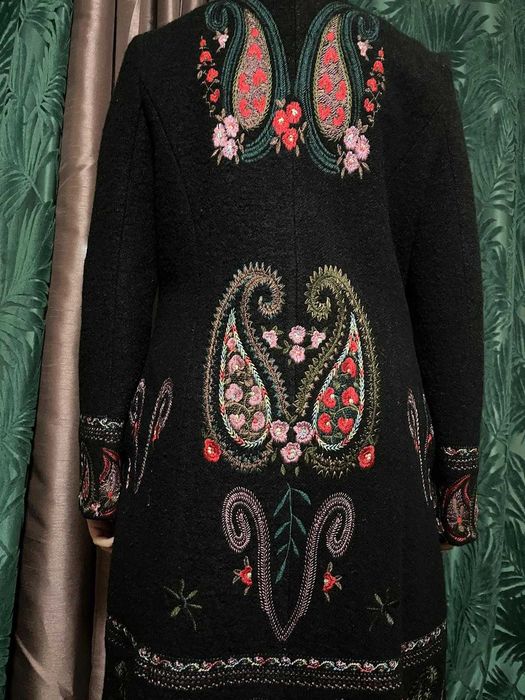 Palton brodat Desigual