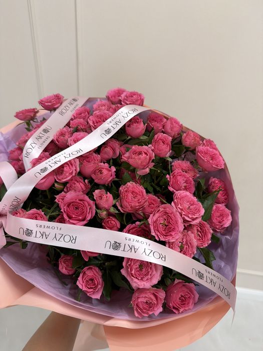 Срочно продаю 2 букета свежых цветов, были куплены вчера.