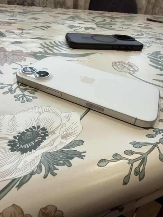 iPhone 17 256GB – като нов, с гаранция до 03.03.2027