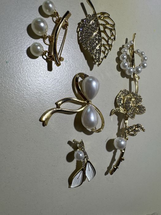 Набор брошей жемчуг стразы или штучно