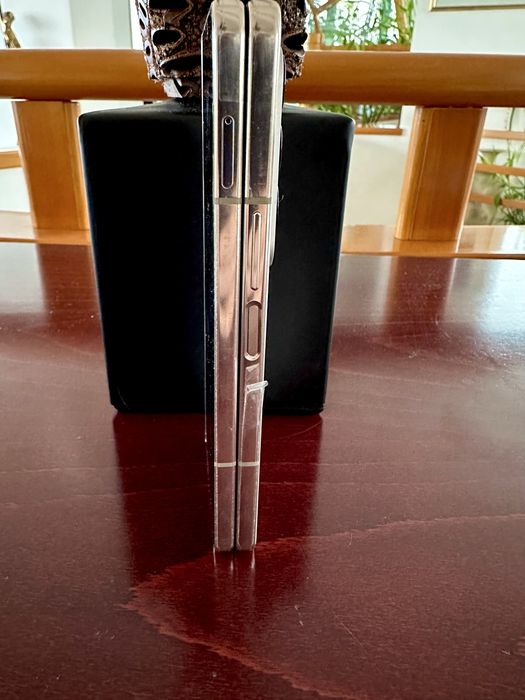 Оригинален кейс + Samsung Z Fold 4 Beige, 512 GB в отлично състояние !