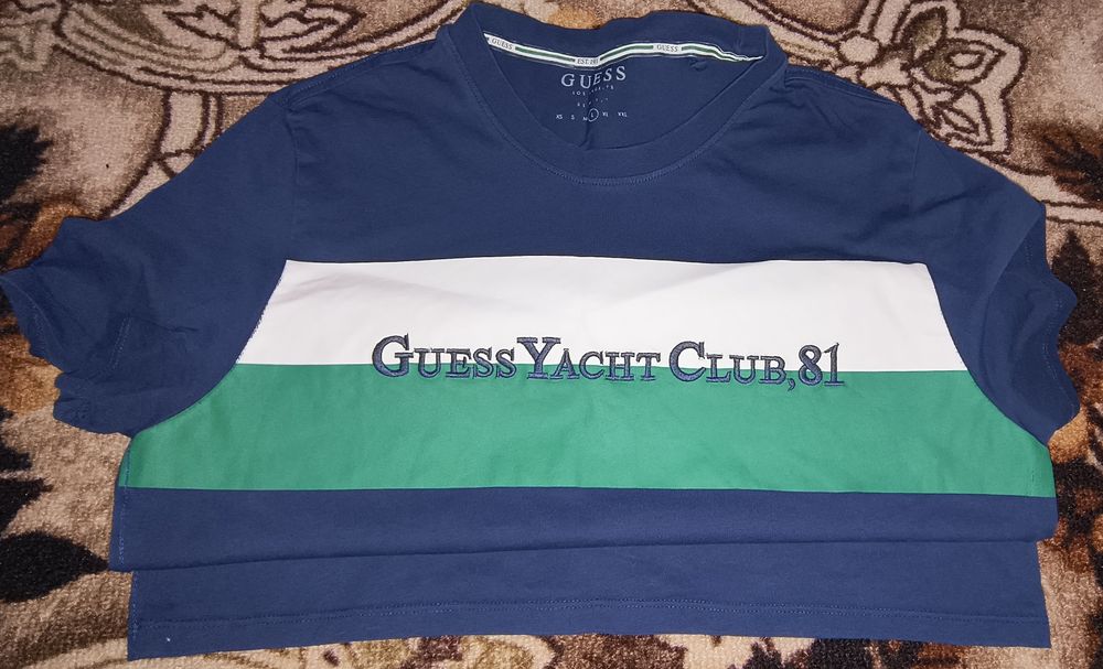 Vând Tricou GUESS