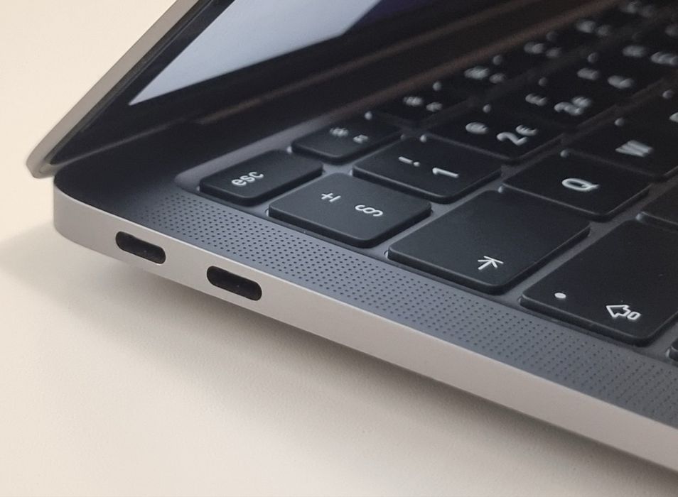 Macbook Air 2020  97% Bateria  8 GB RAM  256 GB