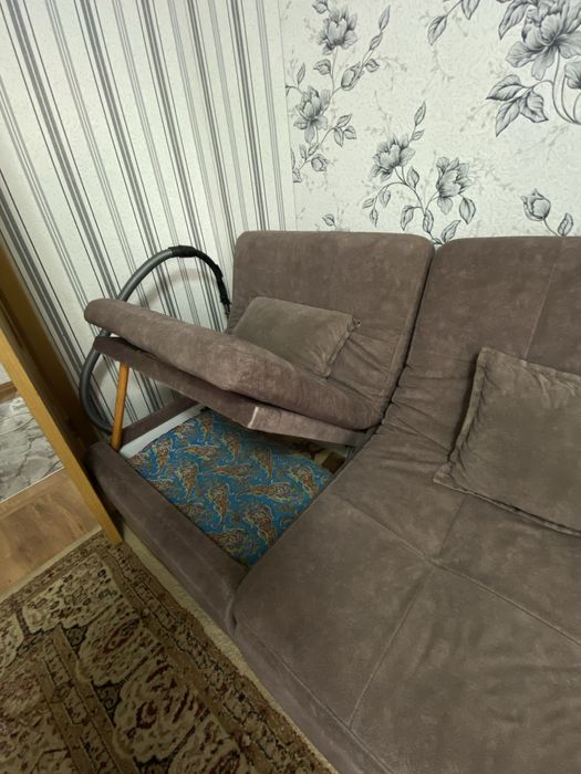 Срочно продаётся стильный и очень удобный диван!