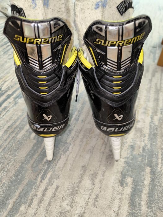 Коньки хоккейные