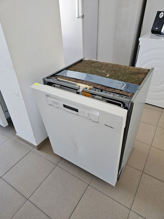 Съдомиялна за частично вграждане Míele