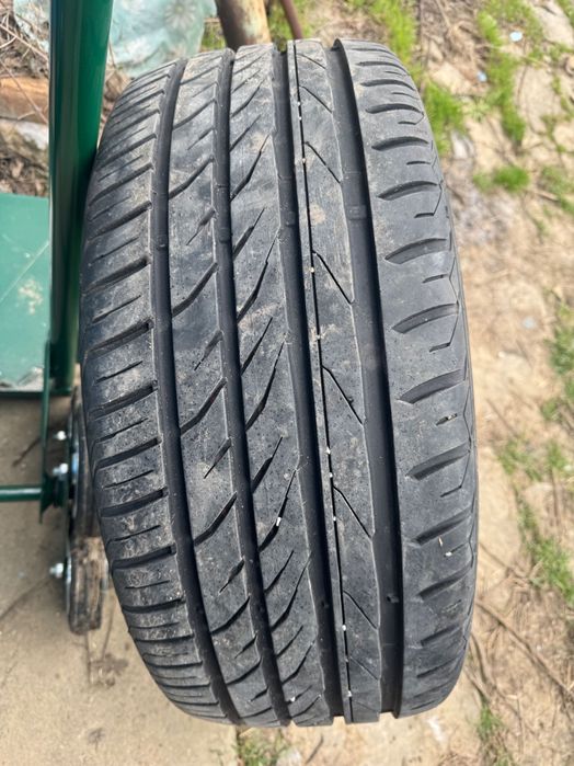 ЛЕТНИ ГУМИ 245/35/19