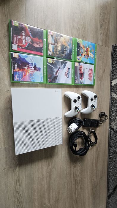 Xbox One S 1 Tb + 2 manete