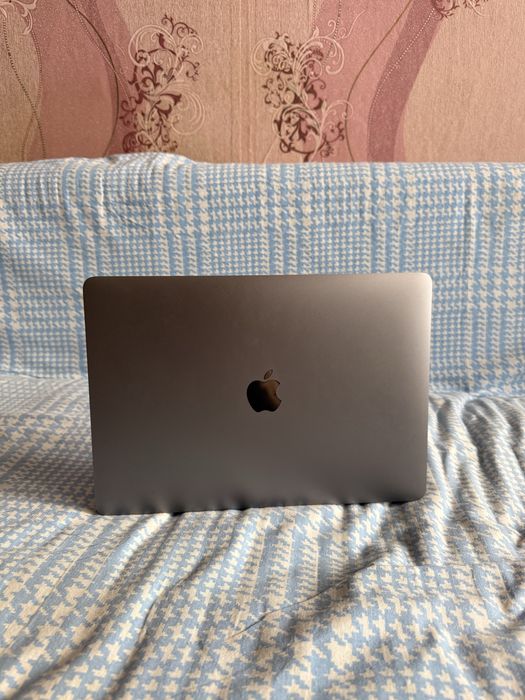 Срочно продам macbook air 13- inch