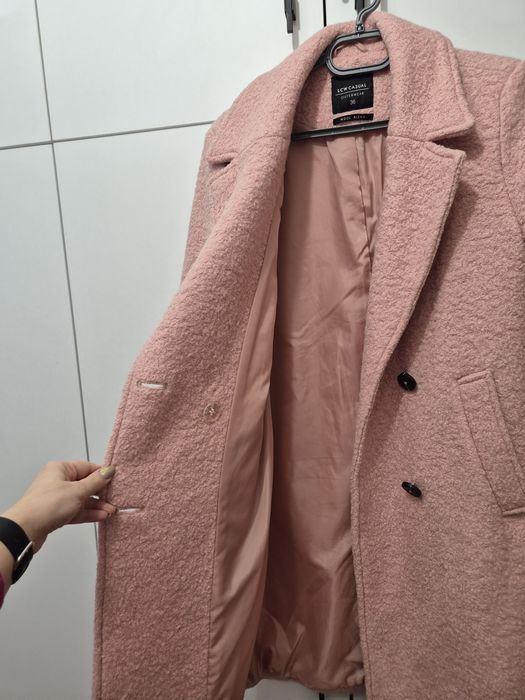 Розово дълго палто