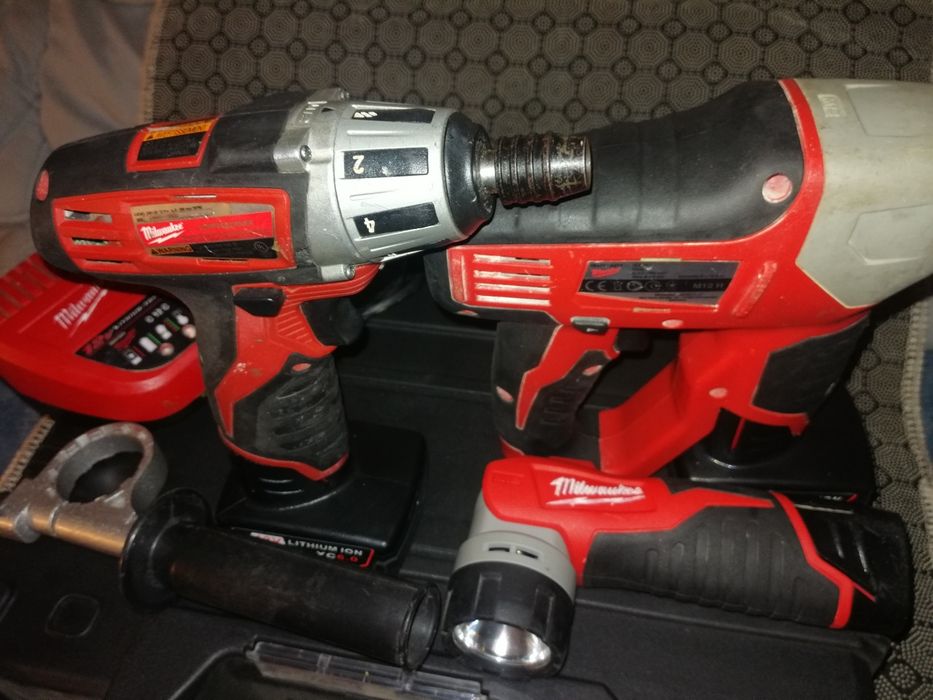 Set milwaukee impact rotopercutor lanterna