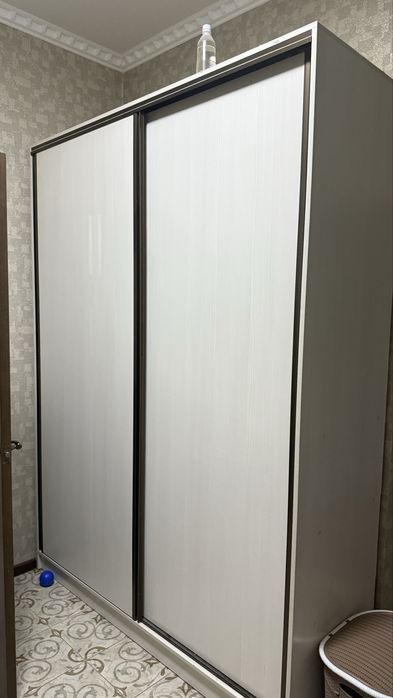 Продам купейный шкаф