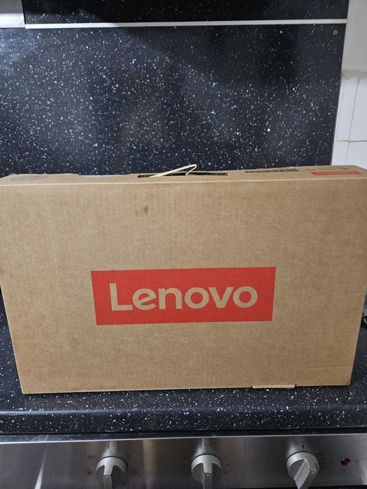 Лаптоп lenovo чисто ново не е разопакован