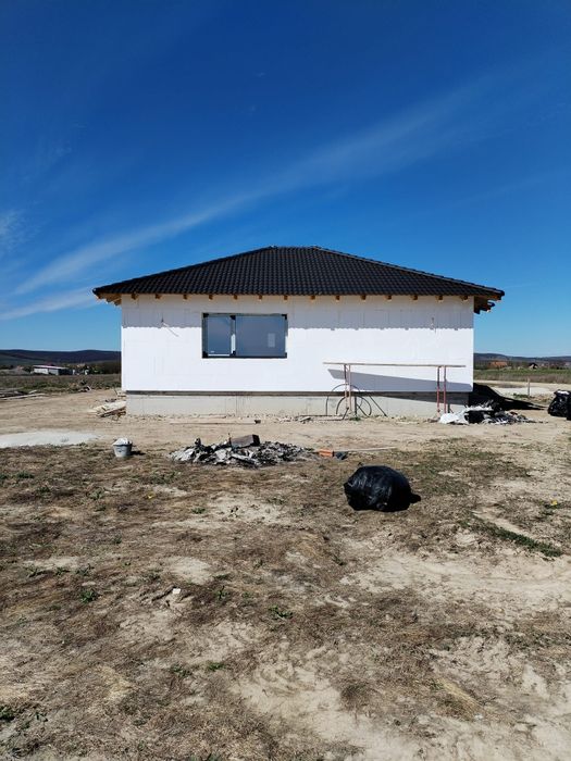 Casă cu geamuri și polistiren Oșorhei - Oportunitate unică de investiț