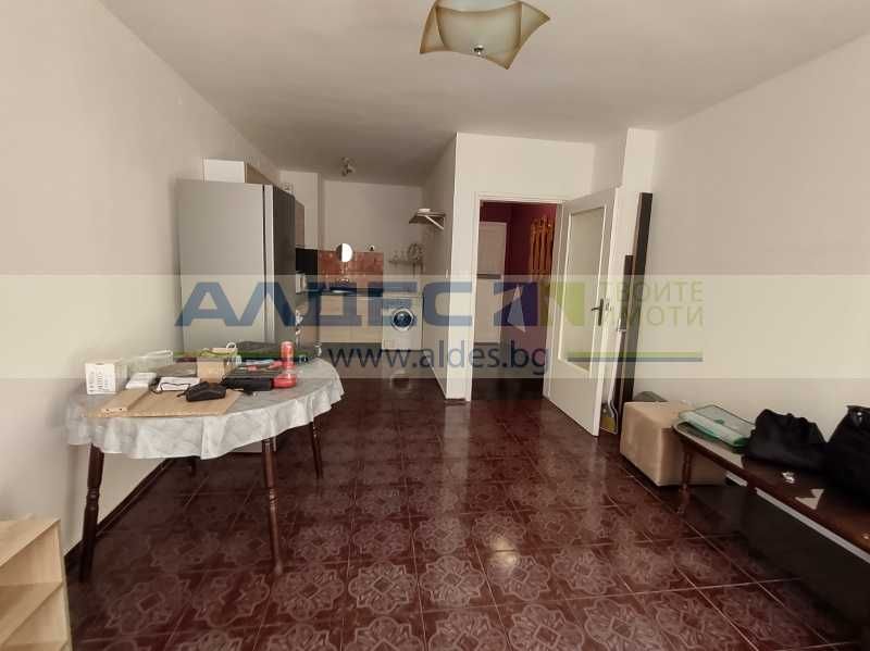 Дава се под наем Двустаен апартамент в София, Център - 70 кв.м за 561 € - Снимка #1