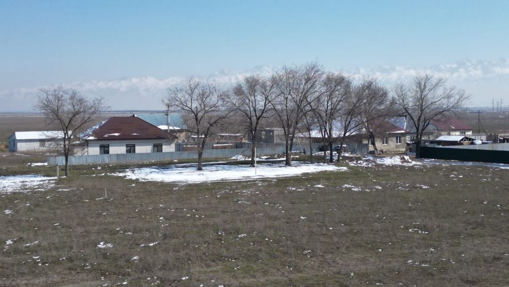 Продам участок в поселке Каратобе