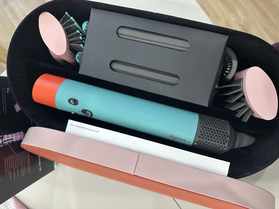 Продам фен с насадками