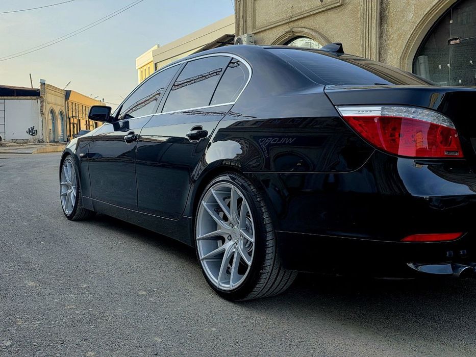 Bmw e60 525i Машина полностью облужиная  краска 100% чистая