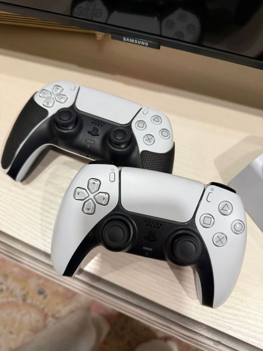 PS5 Slim новая + 2 джойстика + 8 игр + док станция