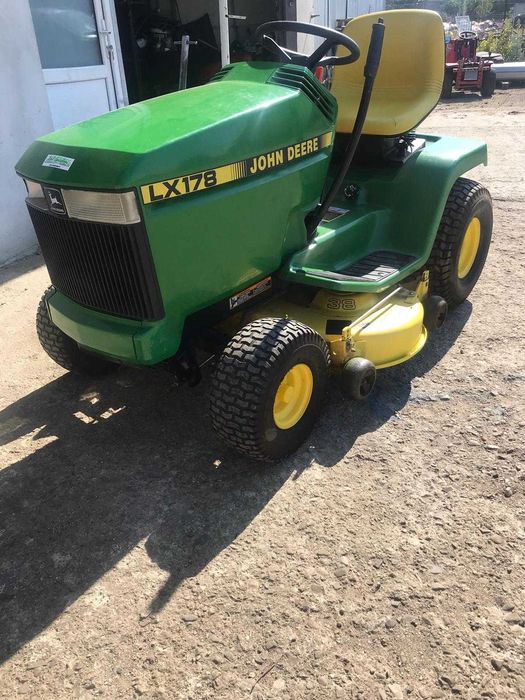 Tractoras gazon JOHN DEERE,2 pistoane