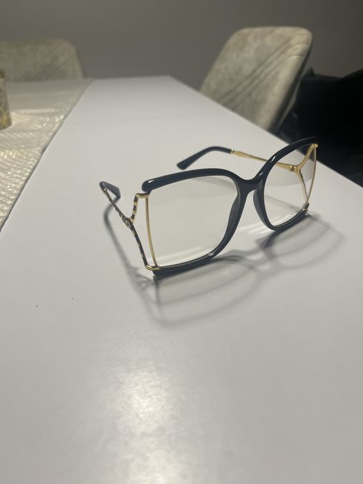 Vand ochelari gucci de vedefe sau de soare