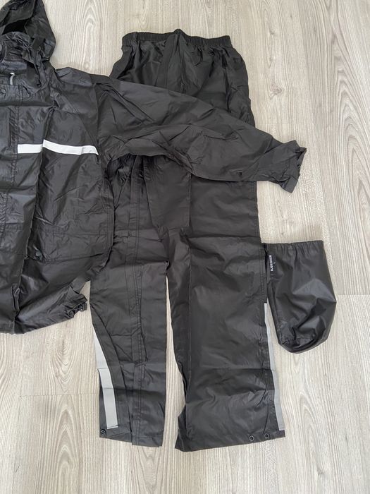 Set Pelerina Ploaie Geaca si Pantaloni L nou