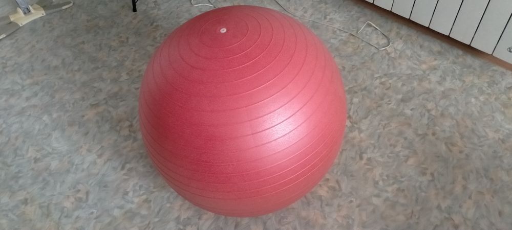 Мяч для фитнеса и аэробики.