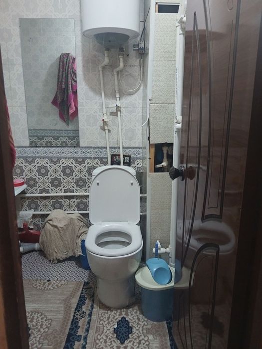 Чирчик 2Чирчиқ 2-микрорайон 2/4/4
2 хона квартира 
Ремонти яхши холатд