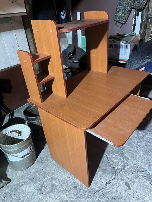 Продам компьютерный стол